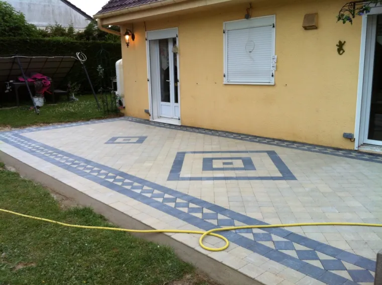 Création de terrasse en pavés béton à Saint-Quentin