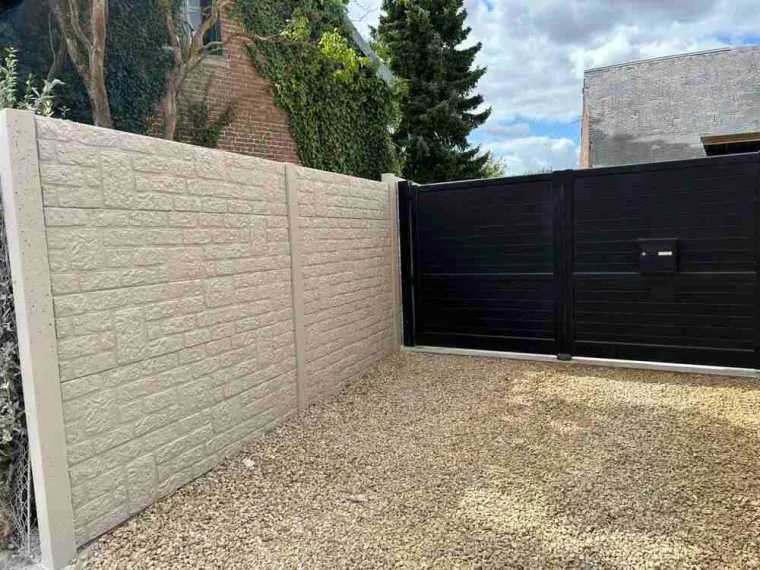 Pose d’une clôture béton décorative d'une allée de maison à Saint-Quentin, Saint-Quentin, Avenir Vert