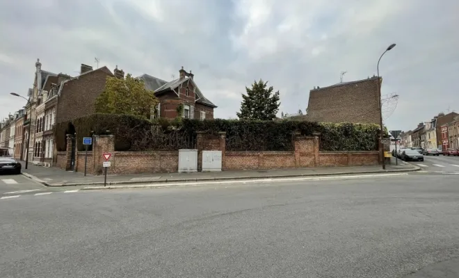 Taille de haie aux abords d'une rue à Saint-Quentin, Saint-Quentin, Avenir Vert