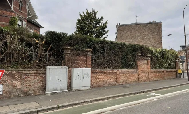 Taille de haie aux abords d'une rue à Saint-Quentin, Saint-Quentin, Avenir Vert