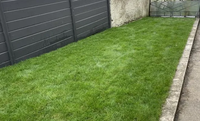 Création d'une pelouse en gazon de placage avec apport de terre végétale à Saint-Quentin, Saint-Quentin, Avenir Vert