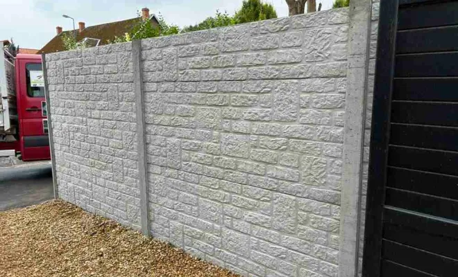 Pose d’une clôture béton décorative d'une allée de maison à Saint-Quentin, Saint-Quentin, Avenir Vert