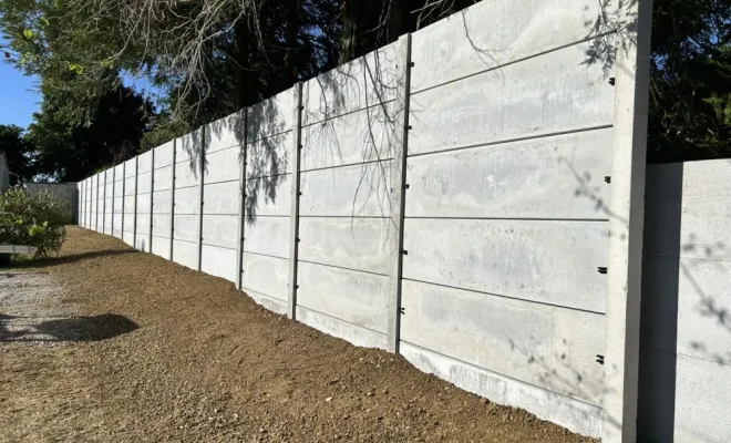 Pose d'une clôture en béton en plaque lisse pour une maison à Monceau-lès-Leups, Saint-Quentin, Avenir Vert