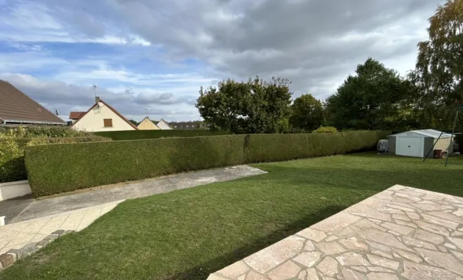 Taille de haie d'un jardin d'une maison à Remaucourt, Saint-Quentin, Avenir Vert